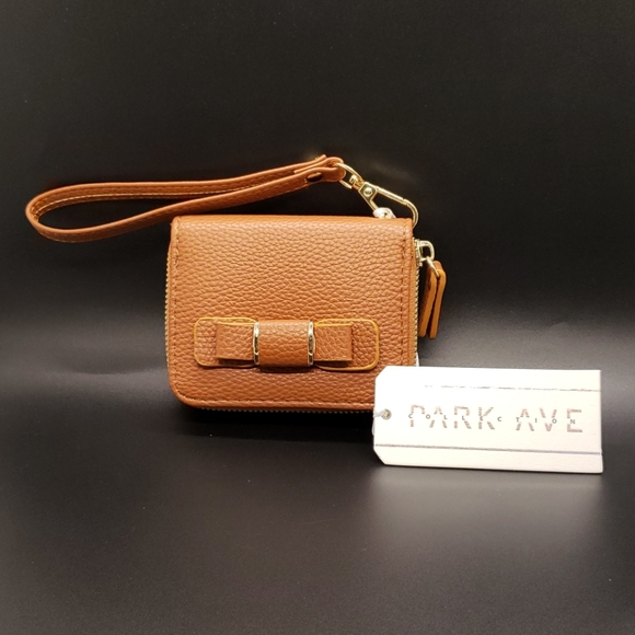 Park Avenue Collection Wristlet - Picture 1 of 3